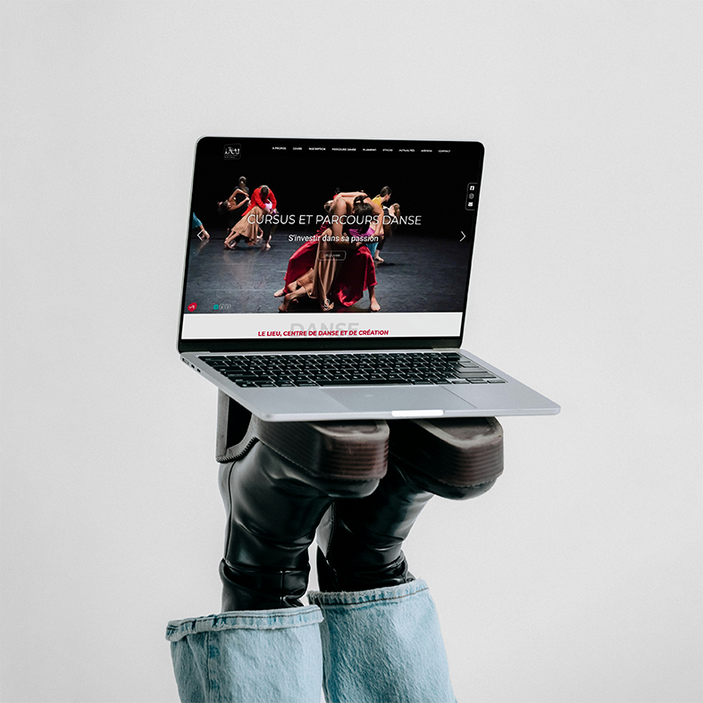 Le Lieu Danse Un écran d'ordinateur de l'agence web Azuracom affichant la page d'accueil du site internet du Centre de Danse Le Lieu Danse (Avignon/Les Angles).